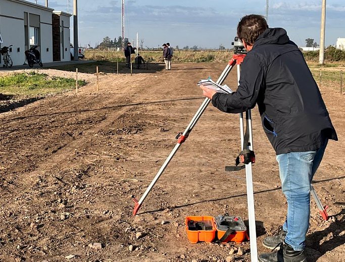 Suardi avanza con nuevas obras de cordón cuneta en Barrio Los Bulevares