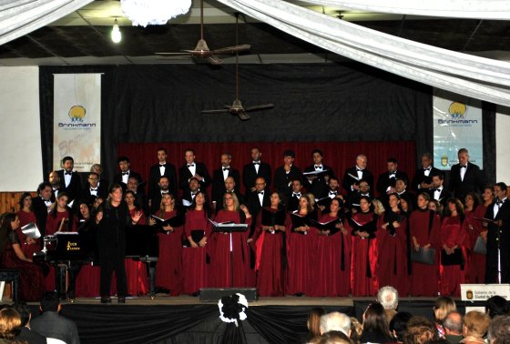 Brinkmann: Histórica presentación del Coro Polifónico de Brinkmann