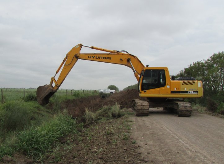 Se licitó la limpieza integral de los 69 kilómetros del Canal Principal N° 2