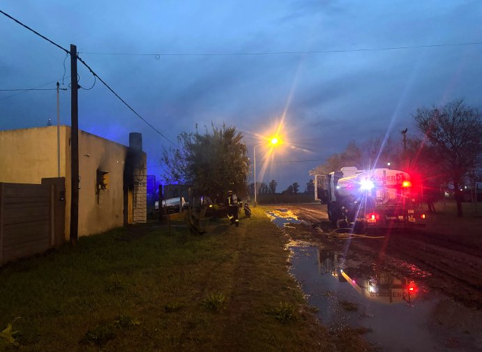 Incendio en un galpón del Parque Industrial de Suardi dejó daños materiales