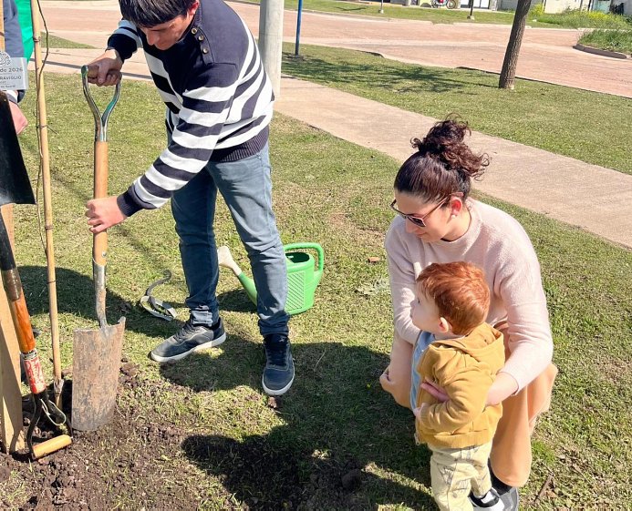 Suardi Más Verde: nuevas familias se sumaron al padrinazgo de árboles