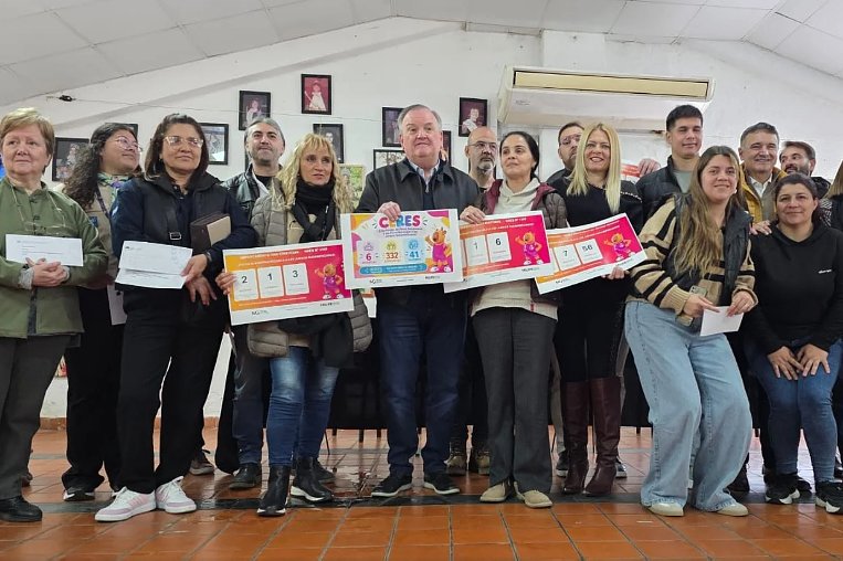 Ceres: Aportes a instituciones y convenio para mejorar el estadio del Central Argentino