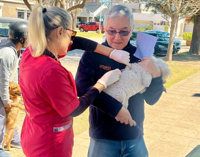 La campaña antirrábica municipal inmunizó a 752 mascotas en Suardi