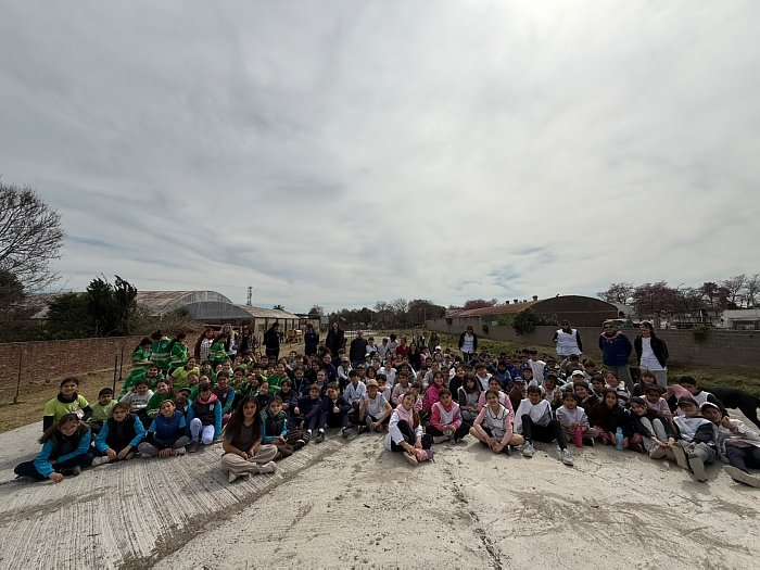 Estudiantes de Morteros plantaron 80 especies nativas para el futuro Parque Botánico