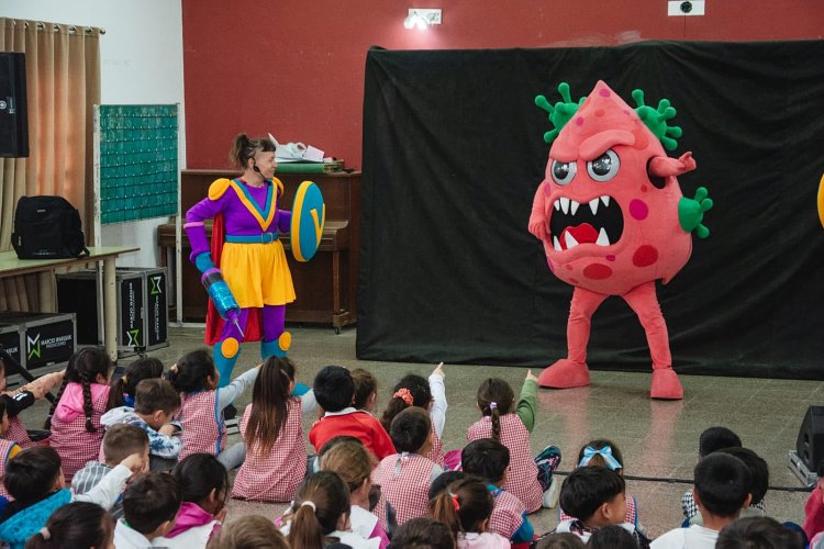 Vax Team llegó a San Guillermo para promover la vacunación infantil con juegos y teatro
