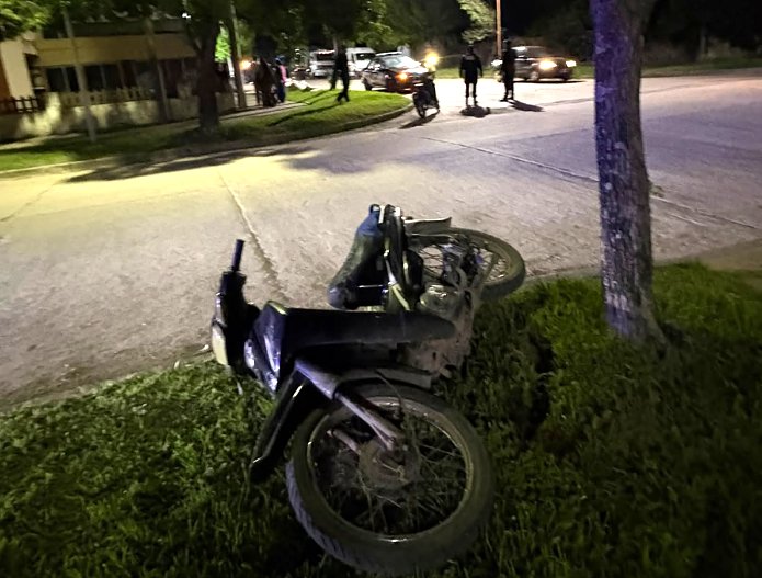 Ceres: Un motociclista resultó herido tras chocar contra una camioneta