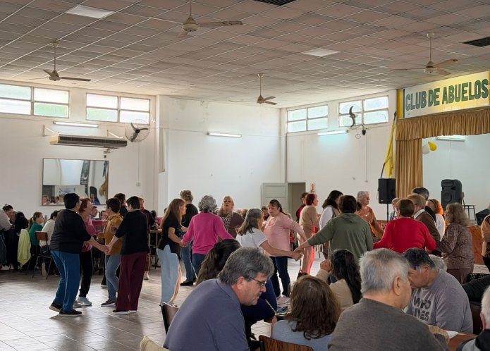 Morteros reunió a más de 120 adultos mayores en una tarde de música y baile