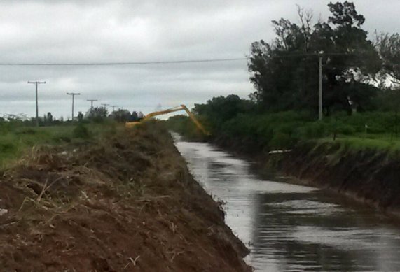 Morteros: Enviaron recursos para el saneamiento del canal mayor