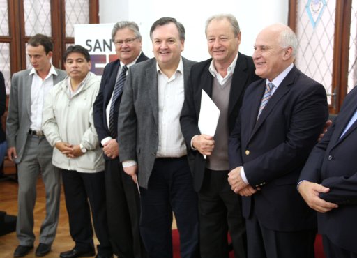 Lifchitz entregó fondos a 74 localidades afectadas por las lluvias