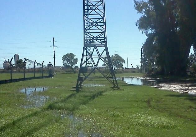 Las canchas siguen muy complicadas por el agua