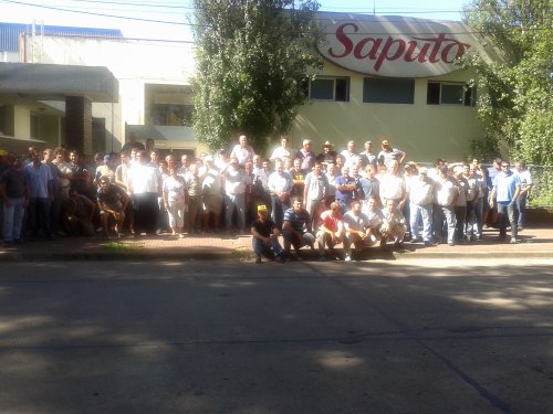 Productores se movilizaron ante el intento de baja del precio de la leche