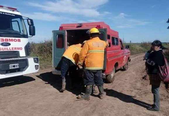 Bomberos de San Guillermo rescataron a una mujer enferma