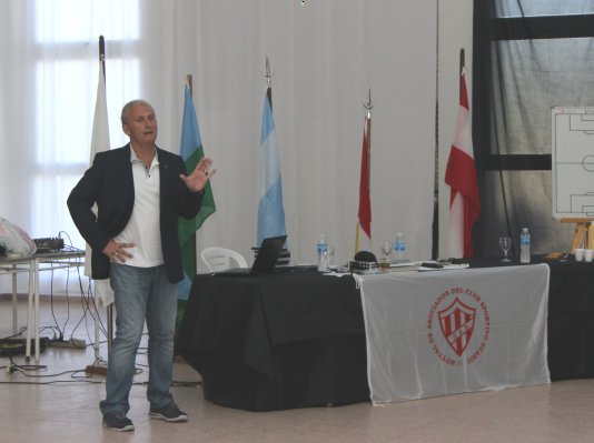 Suardi: Exitosa clínica de fútbol a cargo del profesor Sergio Soldano