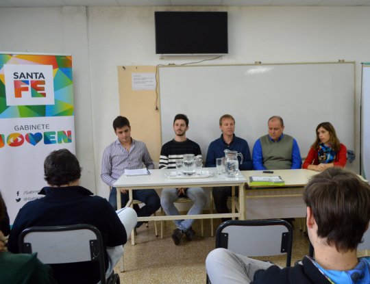 Sunchales: El Gabinete Joven presentó el programa Ingenia 2016