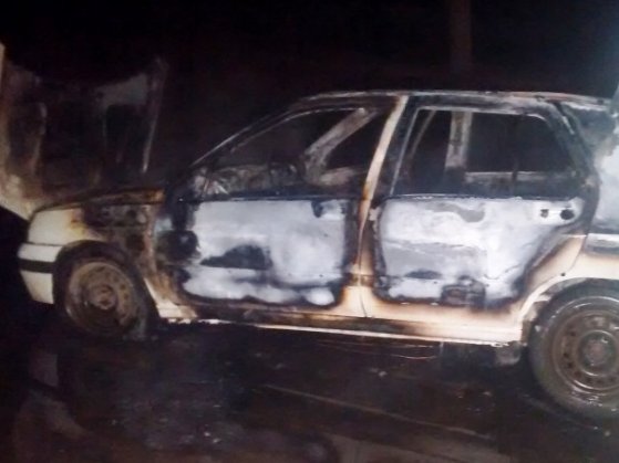 Morteros: Un auto fue destruído por un incendio