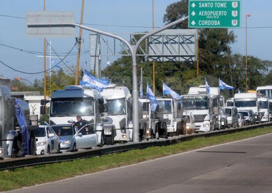 Camioneros lácteos se manifestaron en Santa Fe
