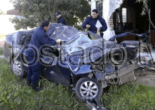 Una joven murió al volcar con un auto en Tostado
