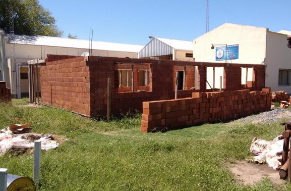 La Escuela 461 de M. Oscuridad construye una nueva aula