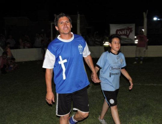 Cristian Véliz tiene costillas fracturadas y vértebras dañadas