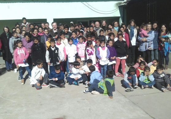 Michlig entregó 100 mil pesos a una escuela de Aguará Grande