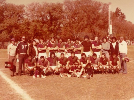 Centro comienza con sus homenajes a los campeones del 66 y 76