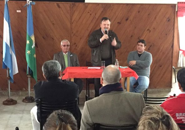 El Senador Michlig entregó subsidios en Suardi