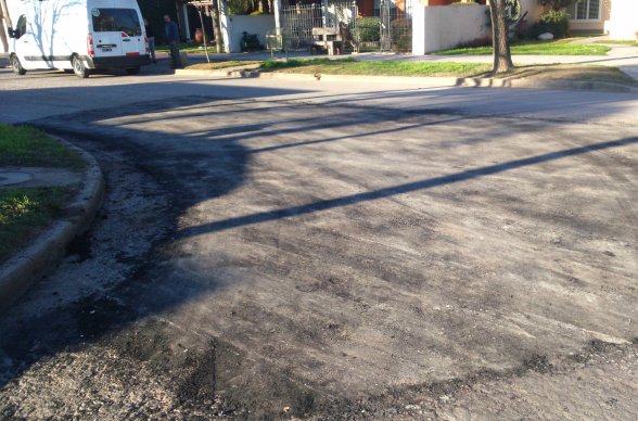Comenzaron las obras de bacheo en varias calles de Suardi