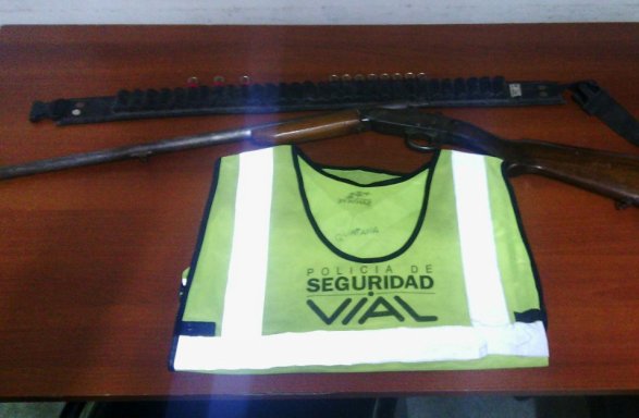La Policía Vial incautó dos escopetas y cartuchos
