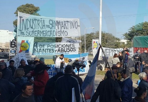 Productores entregaron leche en la protesta realizada en Rafaela