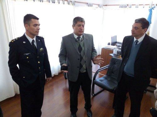 Derfler asumió en la Comisaría de Brinkmann y se entrevistó con Tévez
