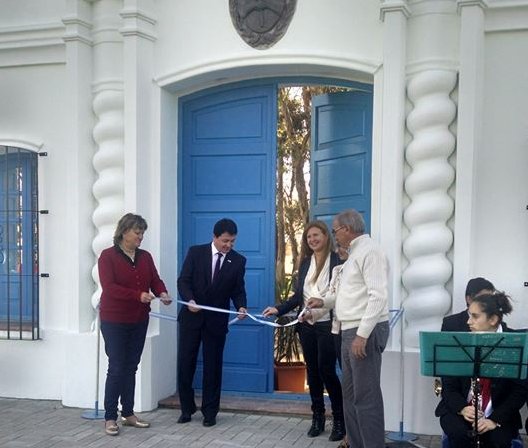 Porteña: Inauguraron la fachada de la Casa de Tucumán