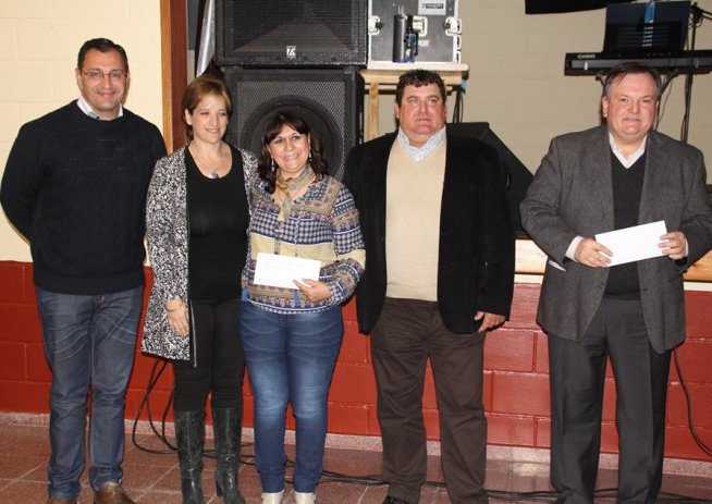 Michlig entregó 50 mil pesos a instituciones de Colonia Bossi