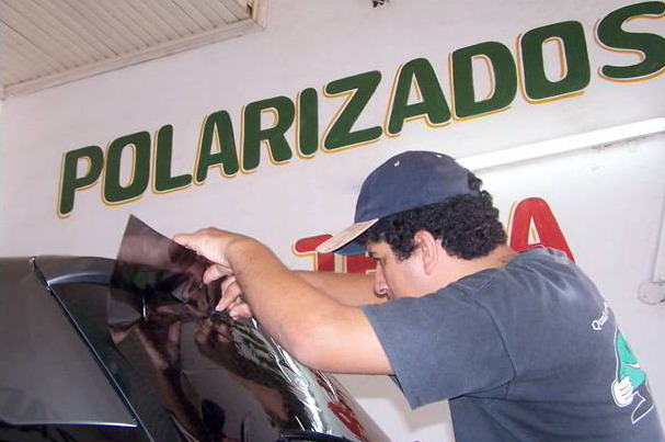 Presentan un nuevo proyecto para polarizar vidrios de autos