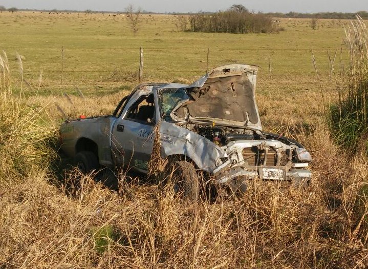 Joven de Humberto herido al volcar con su camioneta