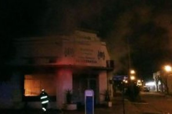 Importante incendio afectó a un supermercado de Humboldt