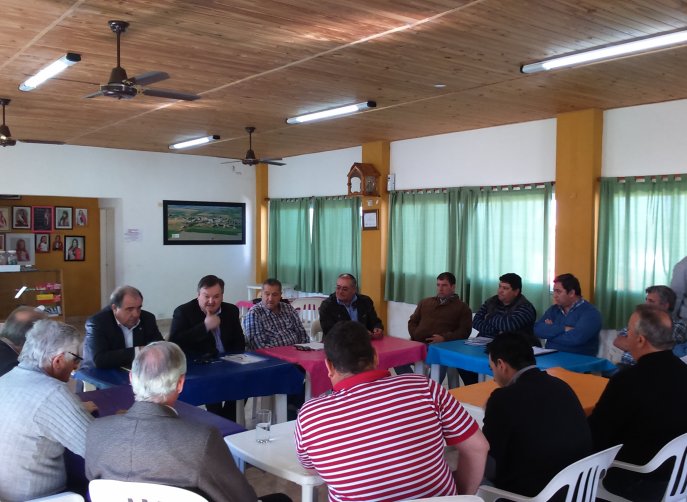 Avanzan en el programa de mejoramiento de caminos rurales