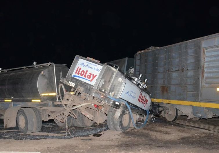 Camionero de Brinkmann salvó su vida de milagro en un accidente con un tren