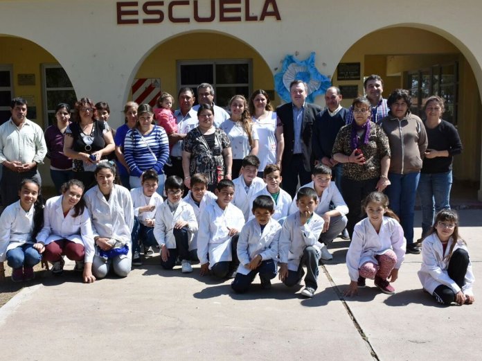 Michlig entregó ayudas a escuelas de cuatro localidades