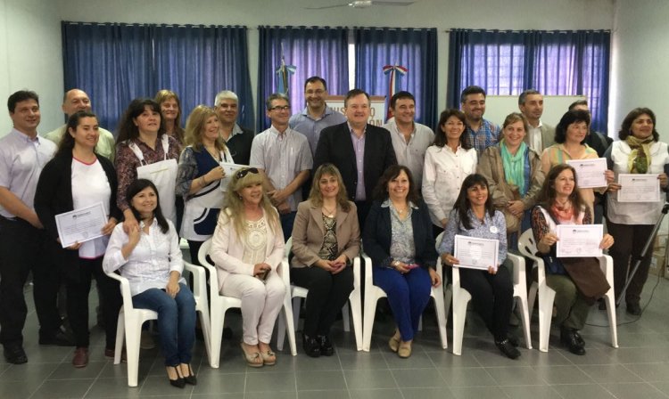 Entregaron fondos del FANI a nueve escuelas del departamento