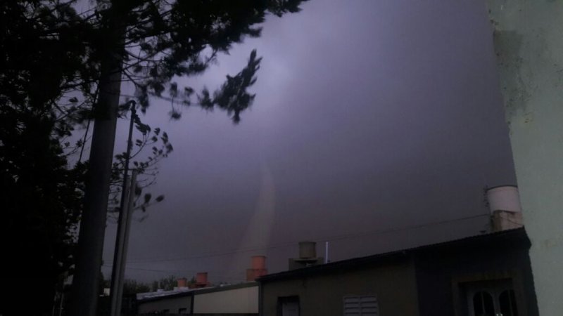 Fuerte viento y lluvia en la primera tormenta de la primavera
