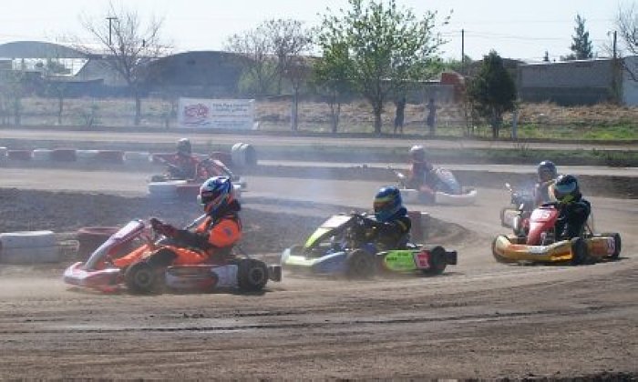 Exitosa presentación del Karting del Este en Suardi