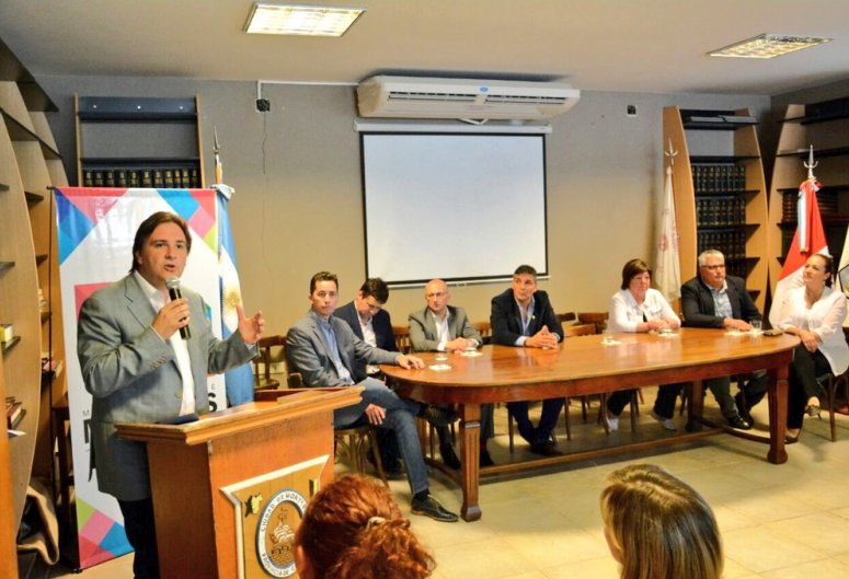 Llaryora entregó fondos y planes en Porteña, Morteros, La Paquita y Chipión