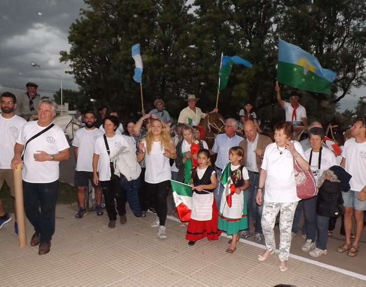 Llegó la delegación de Piscina y comenzaron los festejos del Hermanamiento