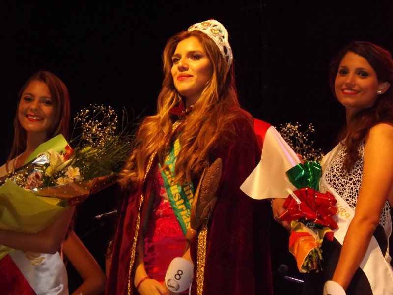 Daniela Echevarne es la nueva reina de la Fiesta Provincial del Sorgo