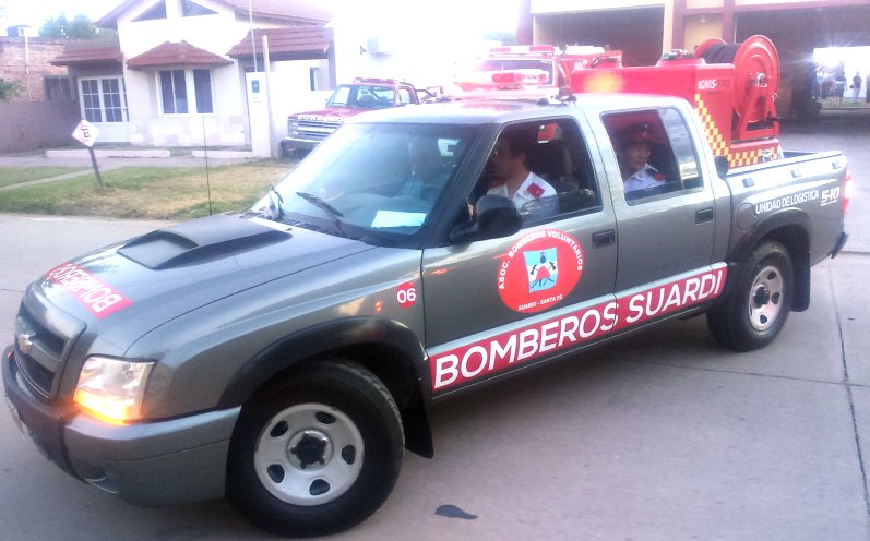 Bomberos de Suardi inauguraron el SUM y mostraron un nuevo móvil