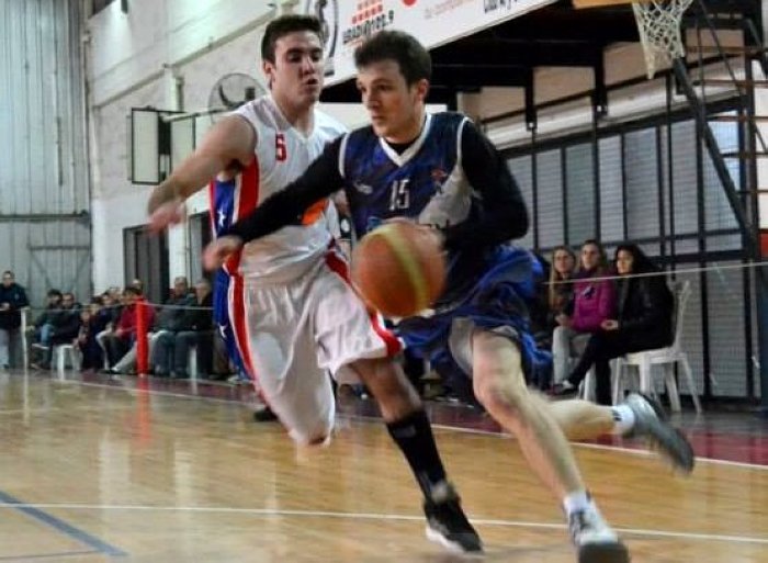 Interasociativo: Porteña robó el primer juego