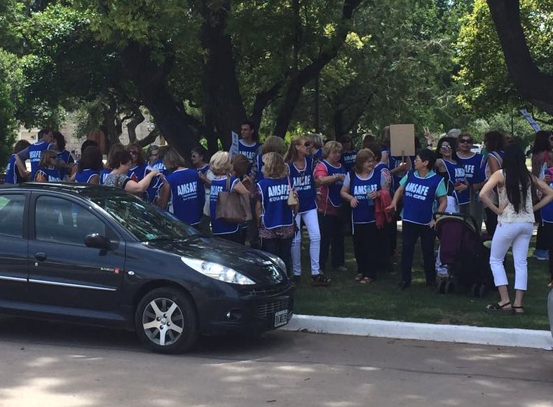 Docentes se movilizaron en Plaza San Martín de Suardi