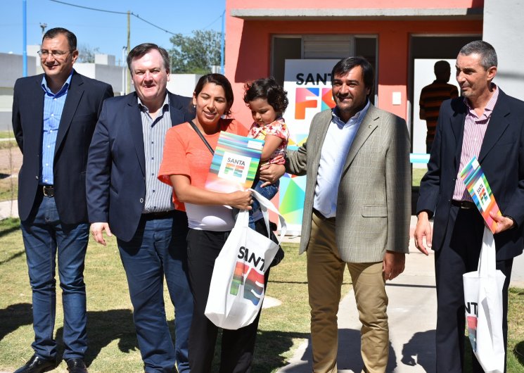 Entregaron 44 viviendas en San Cristóbal y 5 en Huanqueros