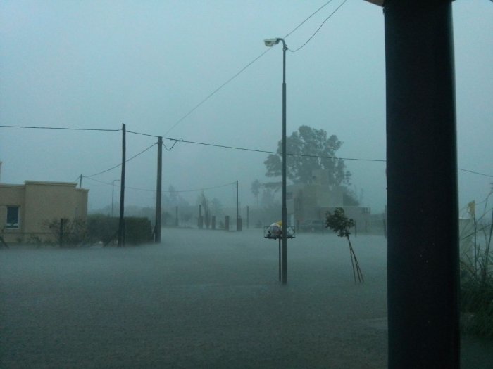 La lluvia inundó Balnearia y complica a varias localidades de la región
