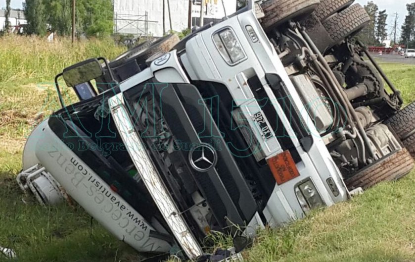 Sunchales: Un camión volcó y derramó un líquido inflamable